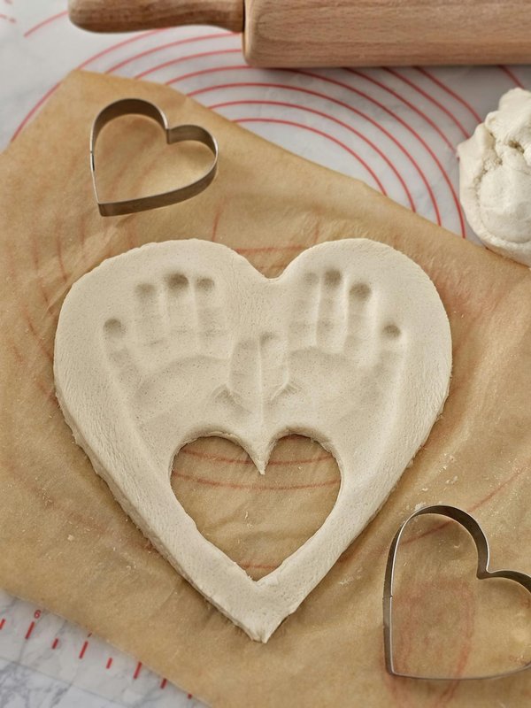 Quelles sont les étapes pour une pâte brisée croustillante et facile à manipuler?