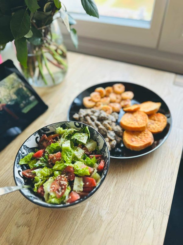 Quels conseils pour une salade niçoise traditionnelle avec des ingrédients frais?